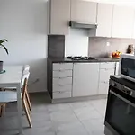 Hostnfly Apartments - Bright Designer Apartment Near Montmartre