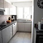 Hostnfly Apartments - Bright Designer Apartment Near Montmartre