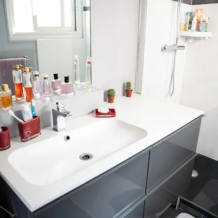 Apartment Hostnfly - Bright Designer Near Montmartre